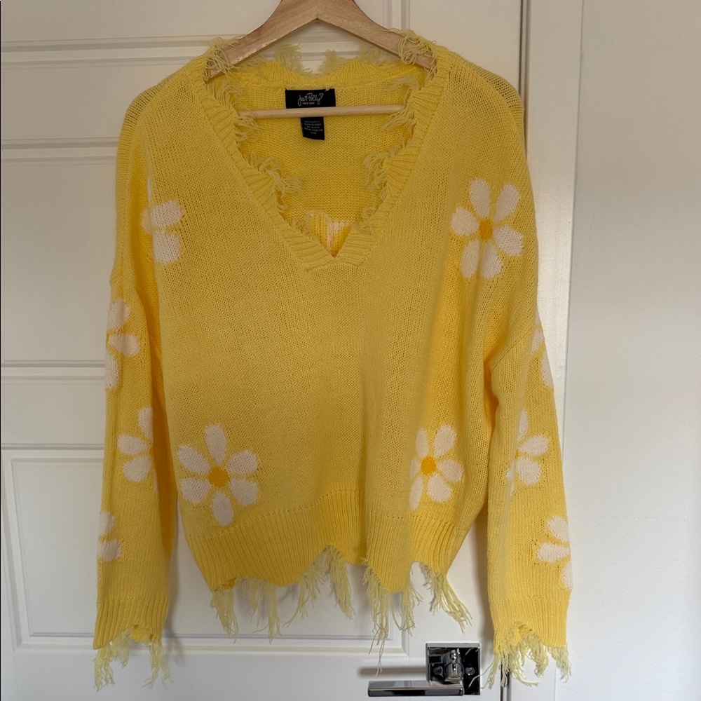 NWOT Yellow V-Neck Daisy Knit Sweater